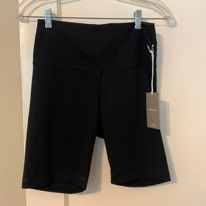 NWT Everlane The Perform Bike Short Size M